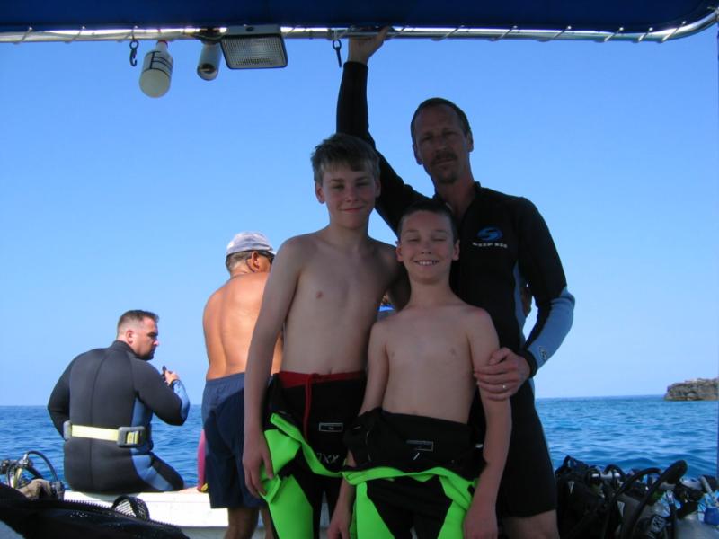 The boys’ first dive - Hawaii 04